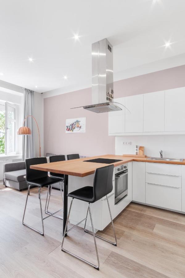 Apartmán Days - Minimalist Flat - Trendy Karlin Praha